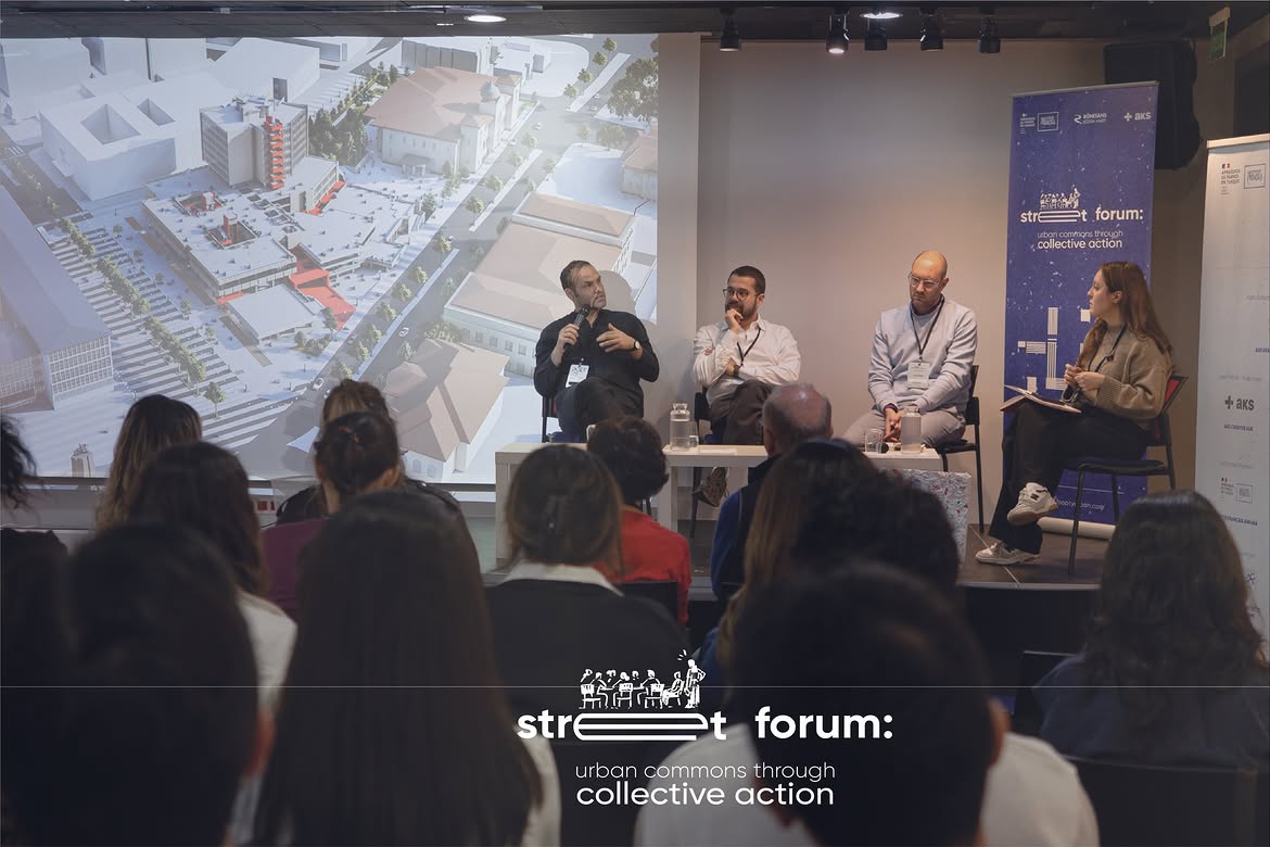 Street Forum Urban Commons Through Collective Action oturumunda Ali Sinan konuşurken